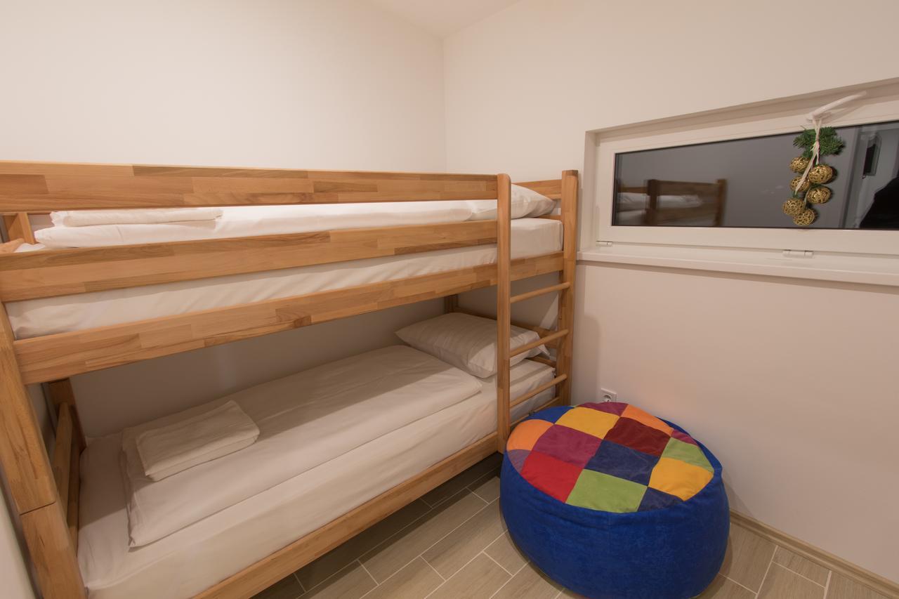 Apartmani Mont 1 Τζαχορίνα Εξωτερικό φωτογραφία