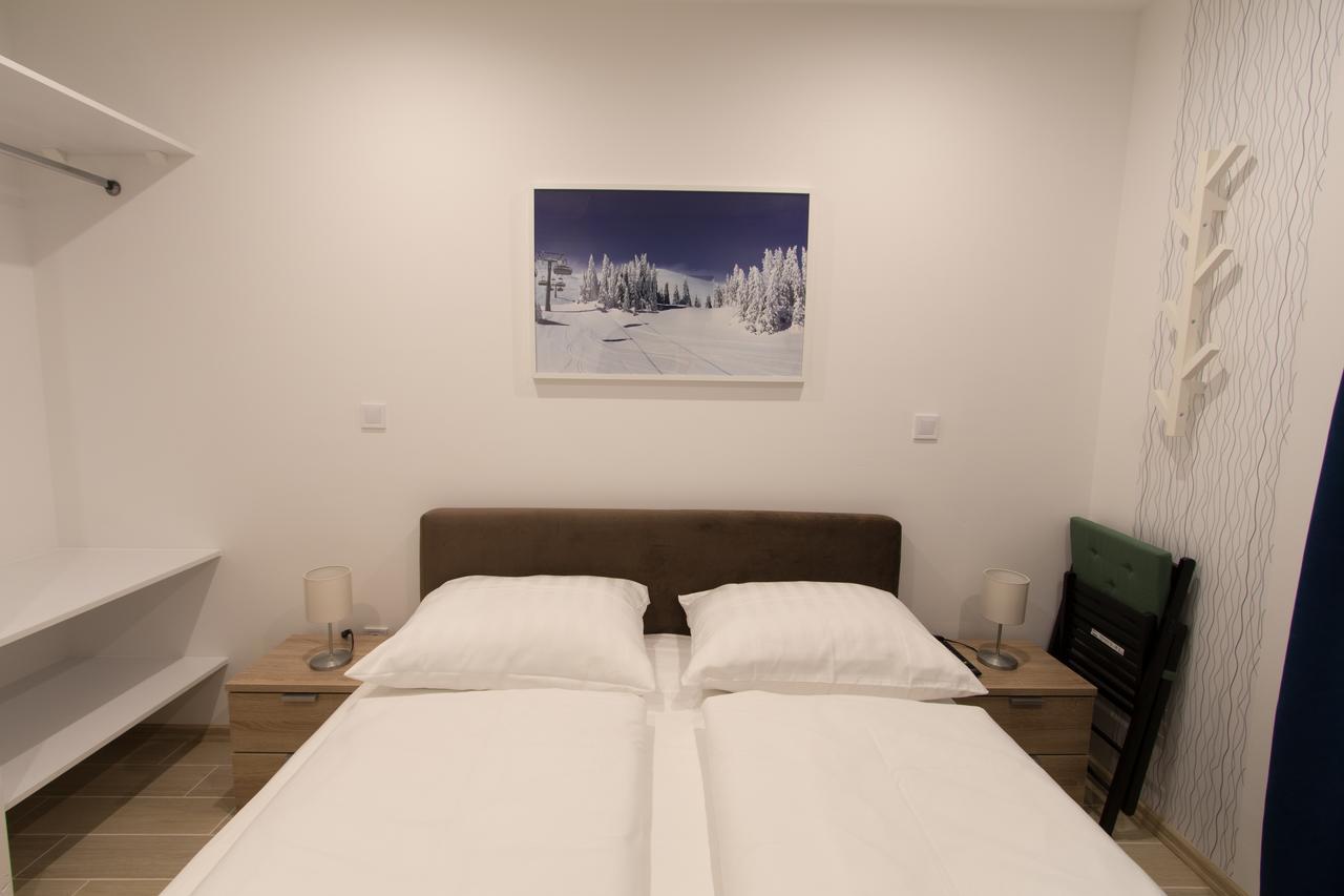 Apartmani Mont 1 Τζαχορίνα Εξωτερικό φωτογραφία